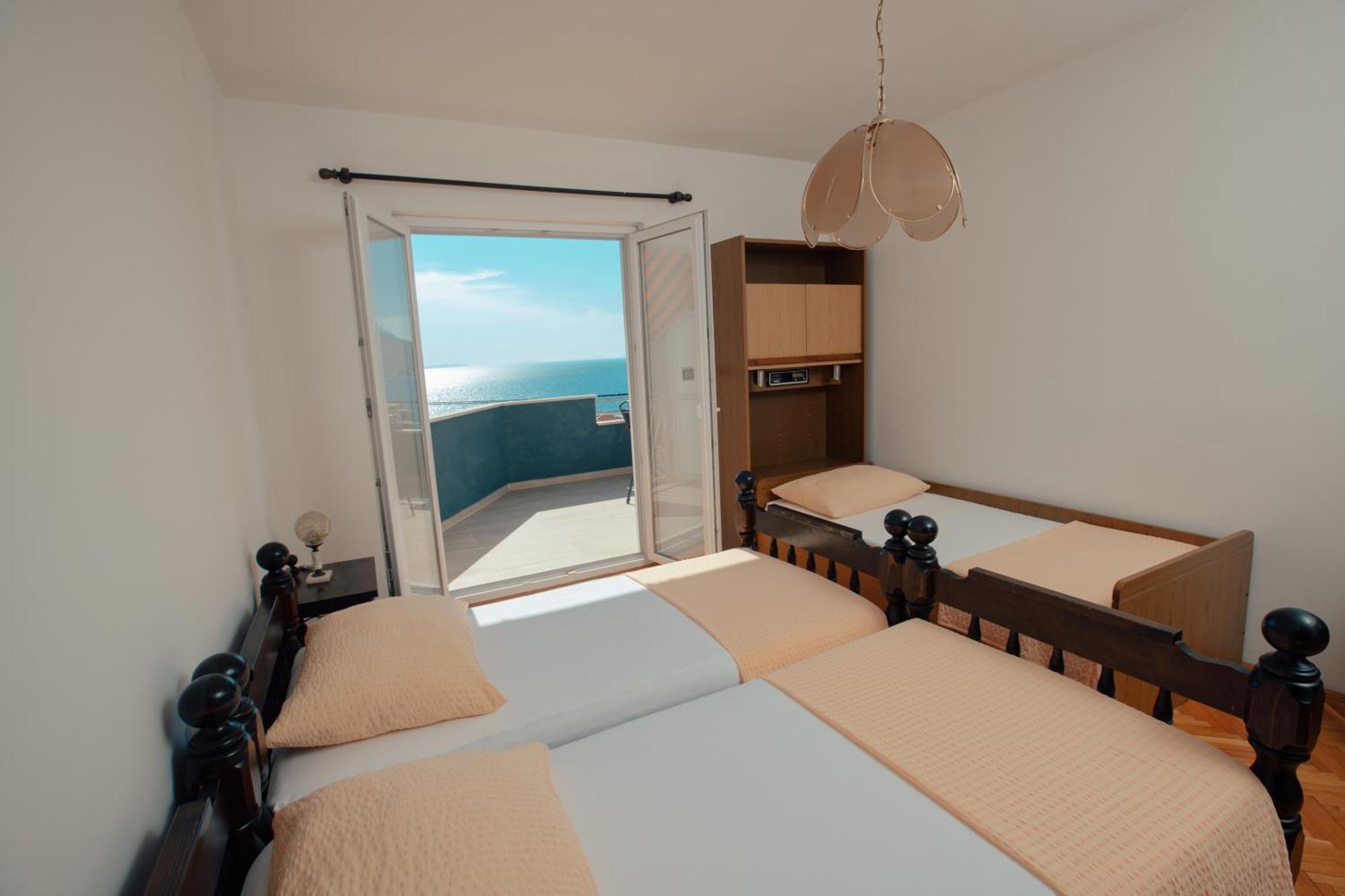 Apartmani Miljak 奥米什 外观 照片